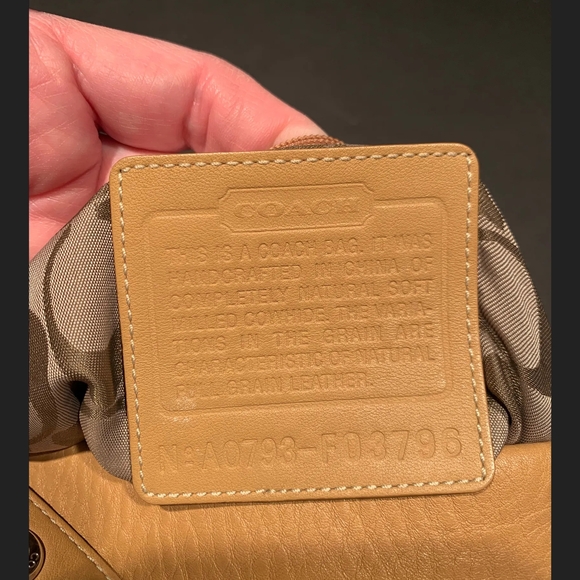 Coach Tan Leather Shoulder Bag with Adjustable Strap - Picture 4 of 4